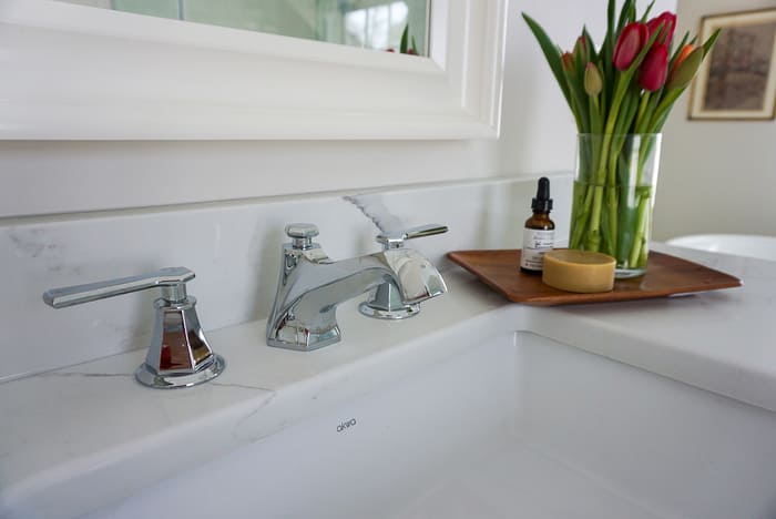 Niagara bathroom renovation with white quartz counters and chrome faucet