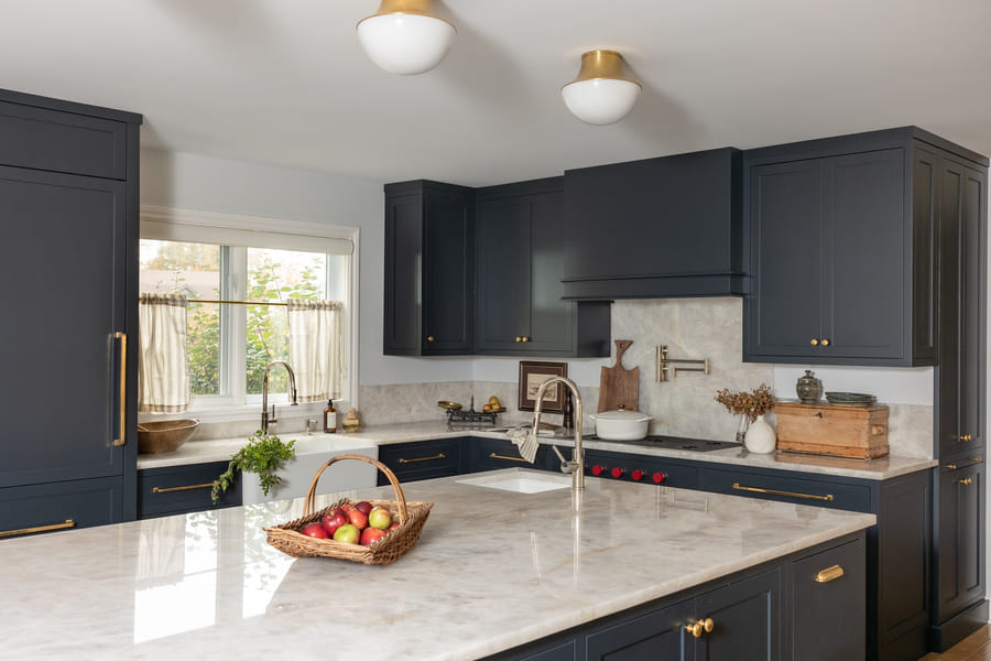 black kitchen renovation with quartzite counters in Niagara
